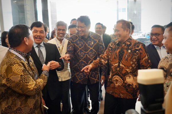 Foto: Dr. Syahganda Nainggolan, Menkeu, Purbaya Yudhi Sadewa, Menkop, Ferry Juliantono. (Google)