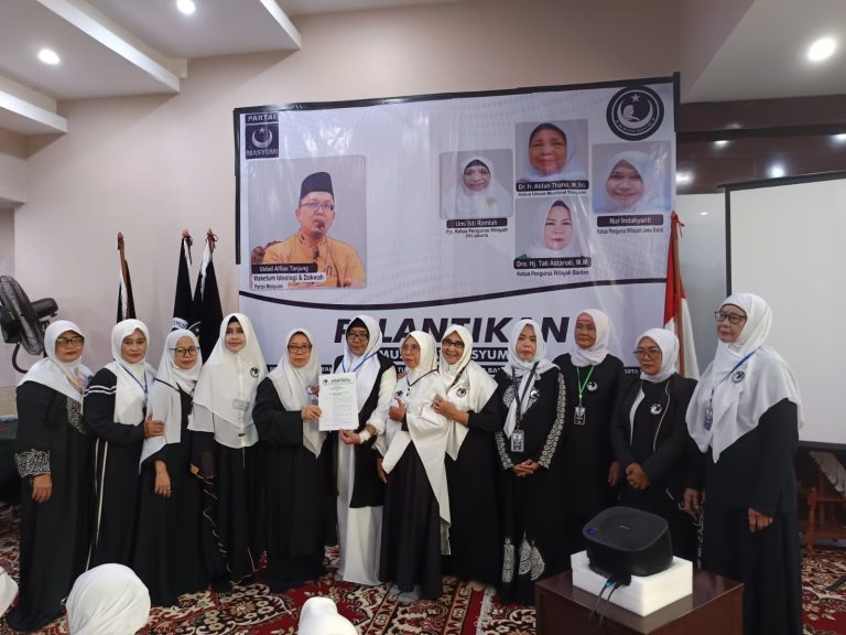 Masalah- masalah yang di hadapi masyarakat ini hanya bisa diselesaikan dengan undang- undang yang memihak rakyat yang di tetapkan oleh wakil Partai(DPR) di parlemen dan dilaksanakan secara benar dan jujur oleh pemerintah yang bersih.