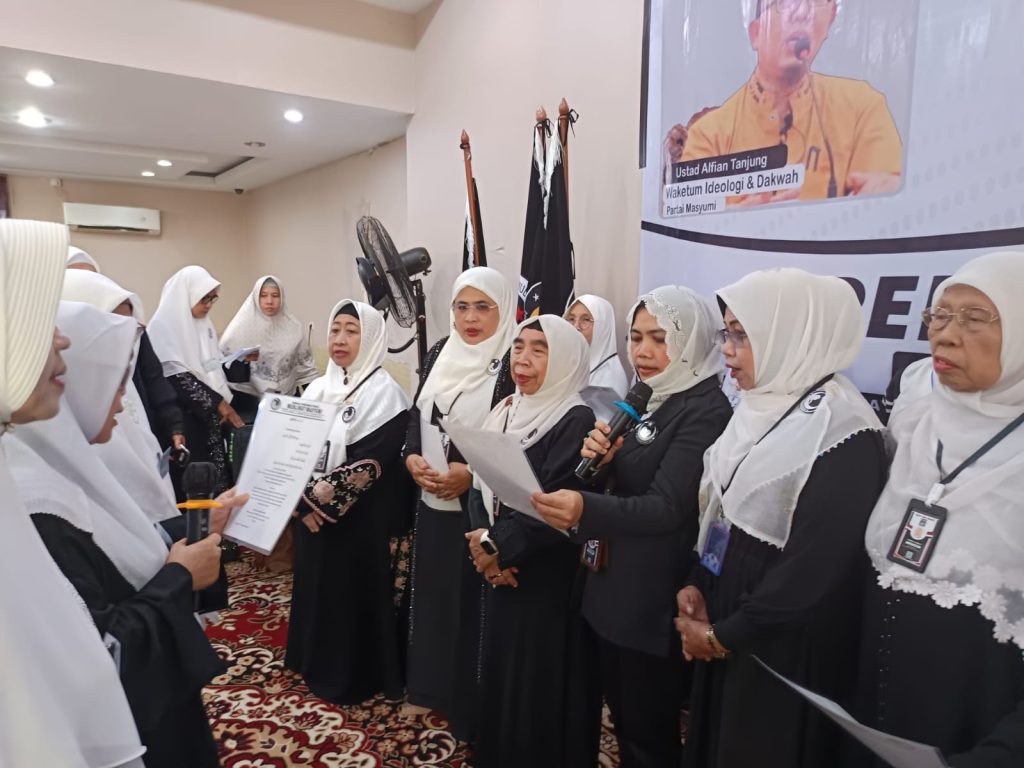 Pelantikan ini bukan sekadar seremonial, melainkan deklarasi kebangkitan kekuatan perempuan Masyumi yang mandiri, ideologis, dan siap berperan aktif memenangkan Partai Masyumi di Pemilu 2029 serta membawa perubahan nyata bagi bangsa.